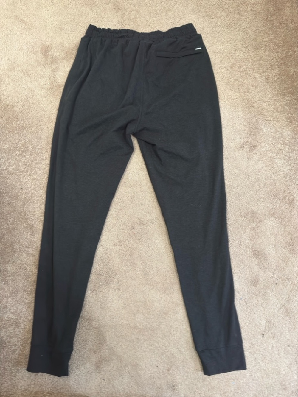 Black Heather men’s Vuori joggers ponto performance size small.